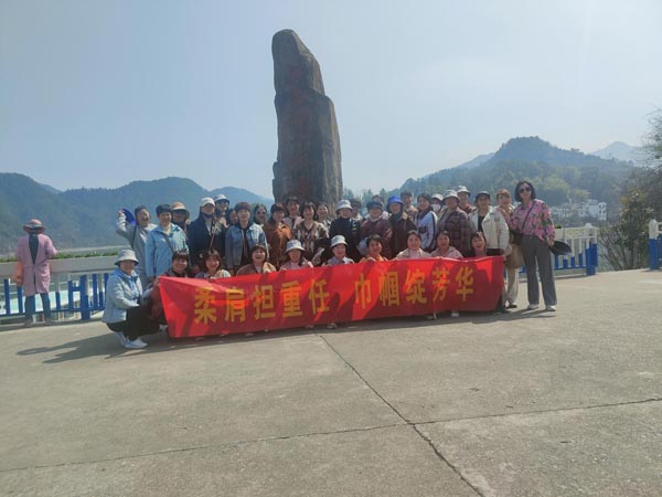 公司機(jī)關(guān)黨支部、工程服務(wù)支部聯(lián)合舉辦“三八”節(jié)主題活動(dòng)